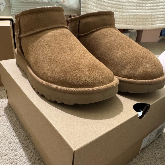UGG Chestnut Classic Ultra Mini - Picture 4 of 11